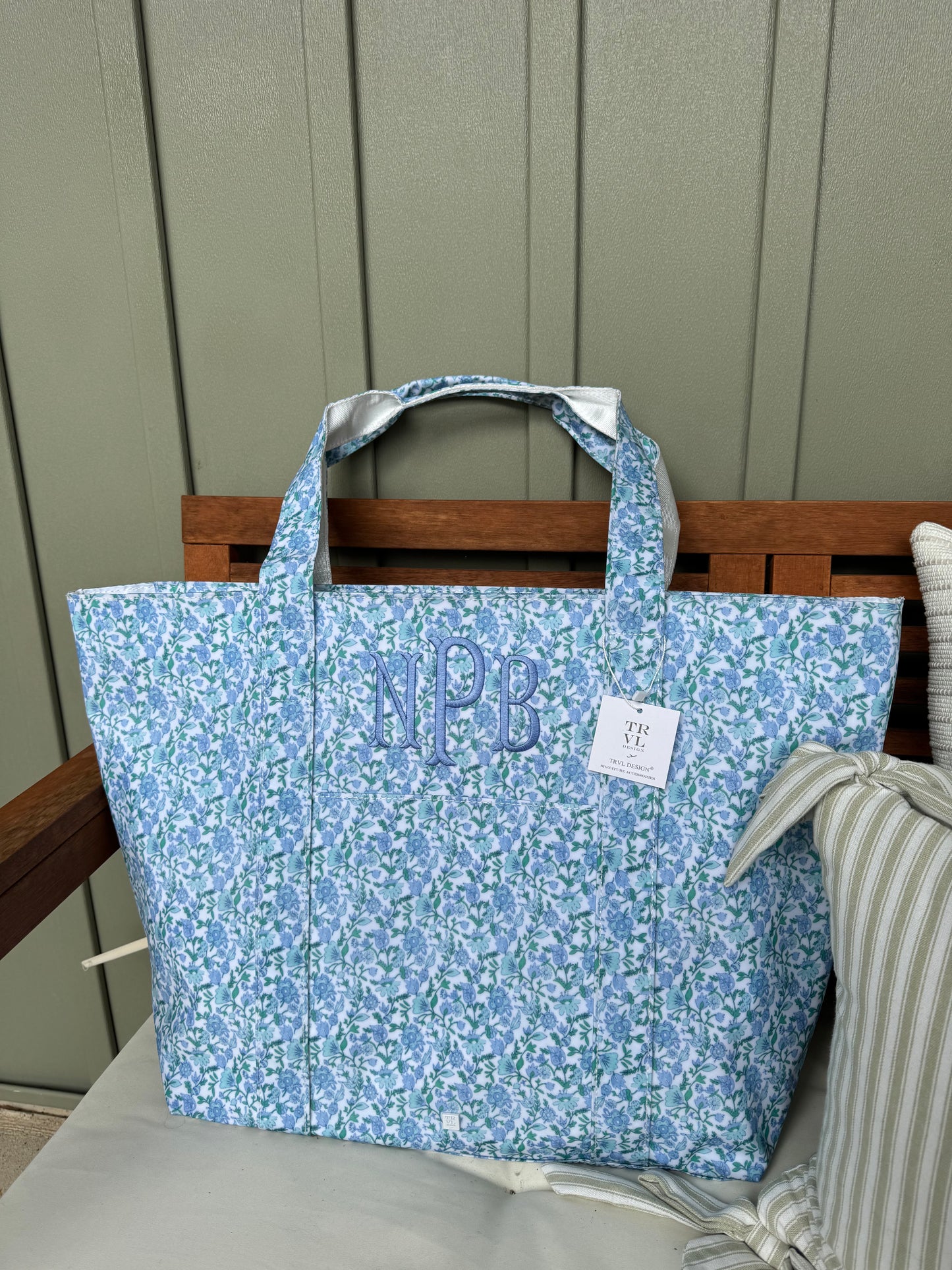 TRVL HAMPTON FLORAL JUMBO TOTE