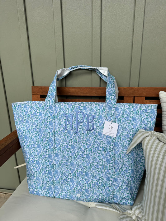 TRVL HAMPTON FLORAL JUMBO TOTE