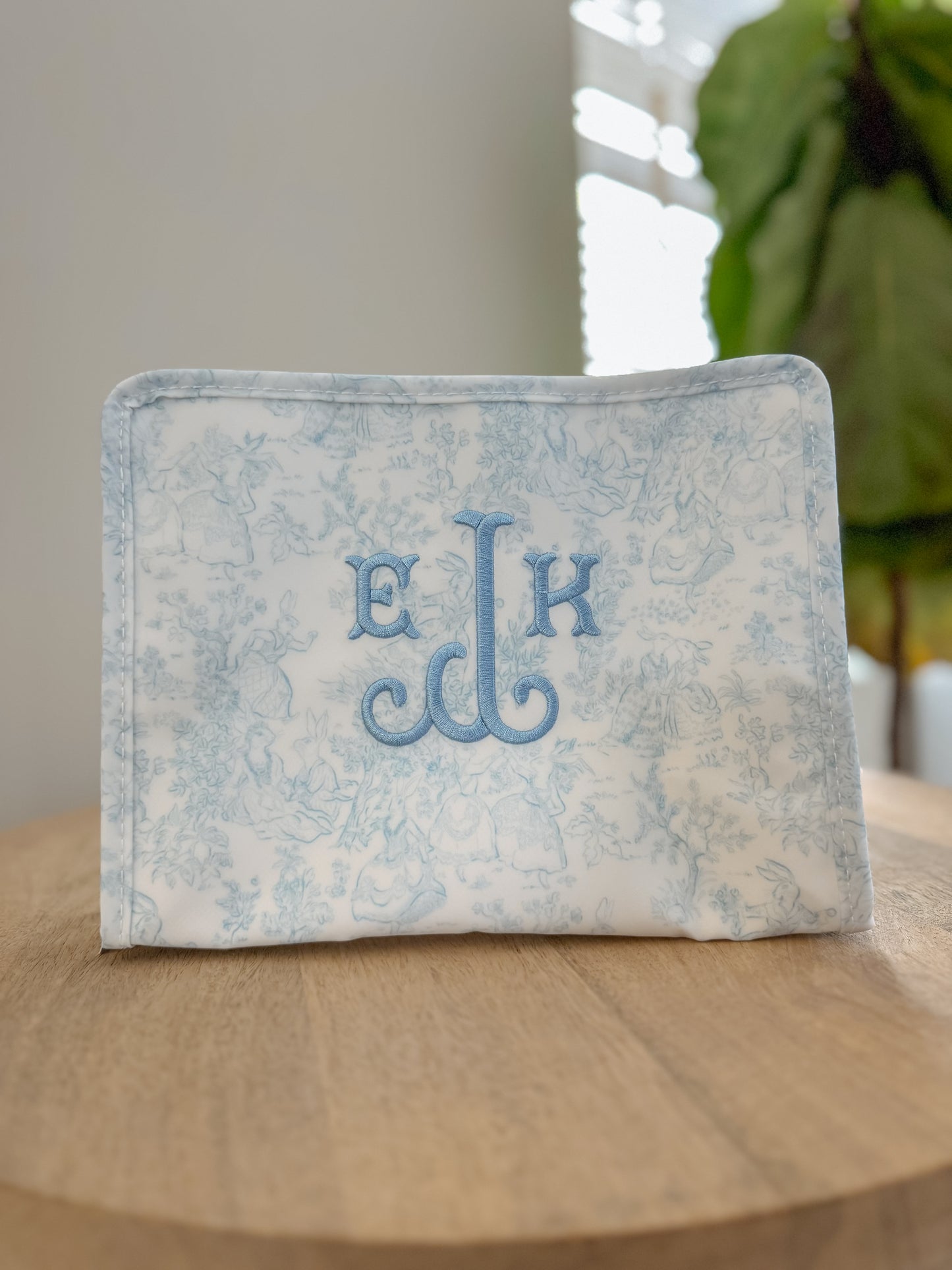 TRVL MEDIUM BLUE TOILE ROADIE
