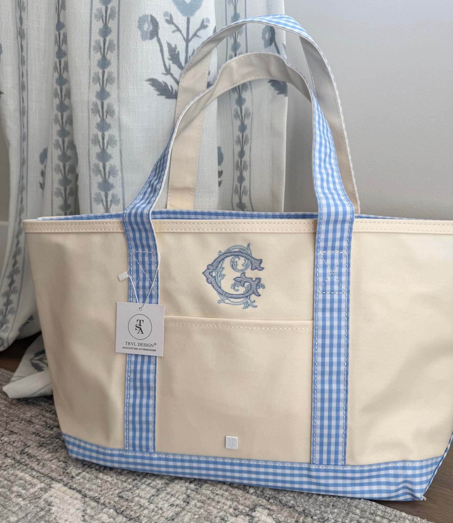 TRVL Medium Tote in Gingham Sky