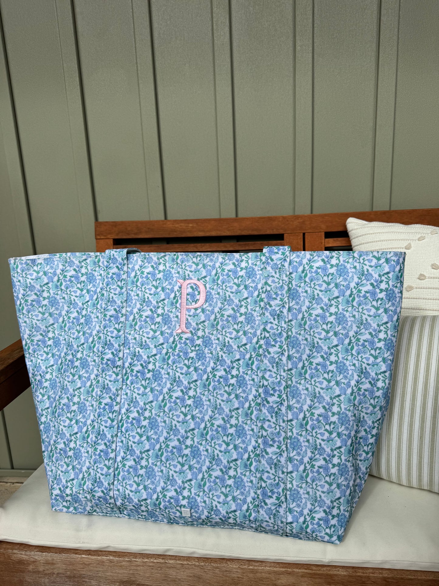 TRVL HAMPTON FLORAL JUMBO TOTE