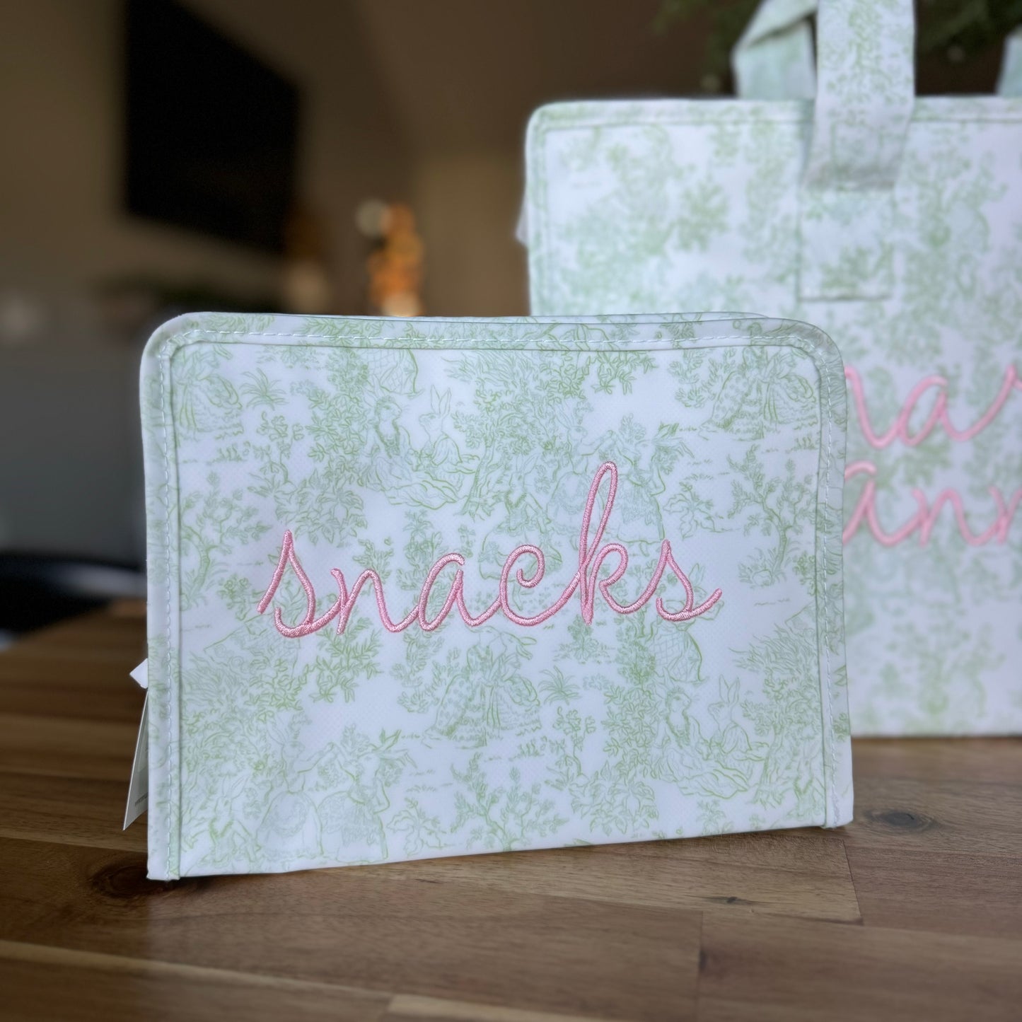TRVL MEDIUM GREEN TOILE ROADIE