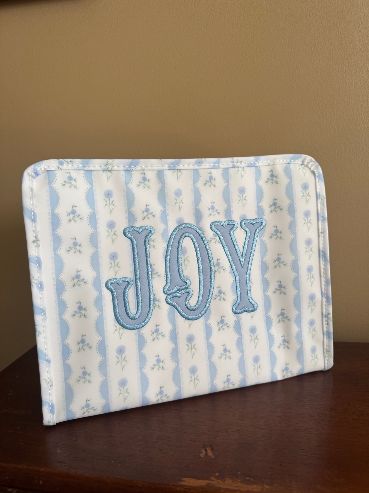 TRVL LARGE BLUE RIBBON FLORAL ROADIE