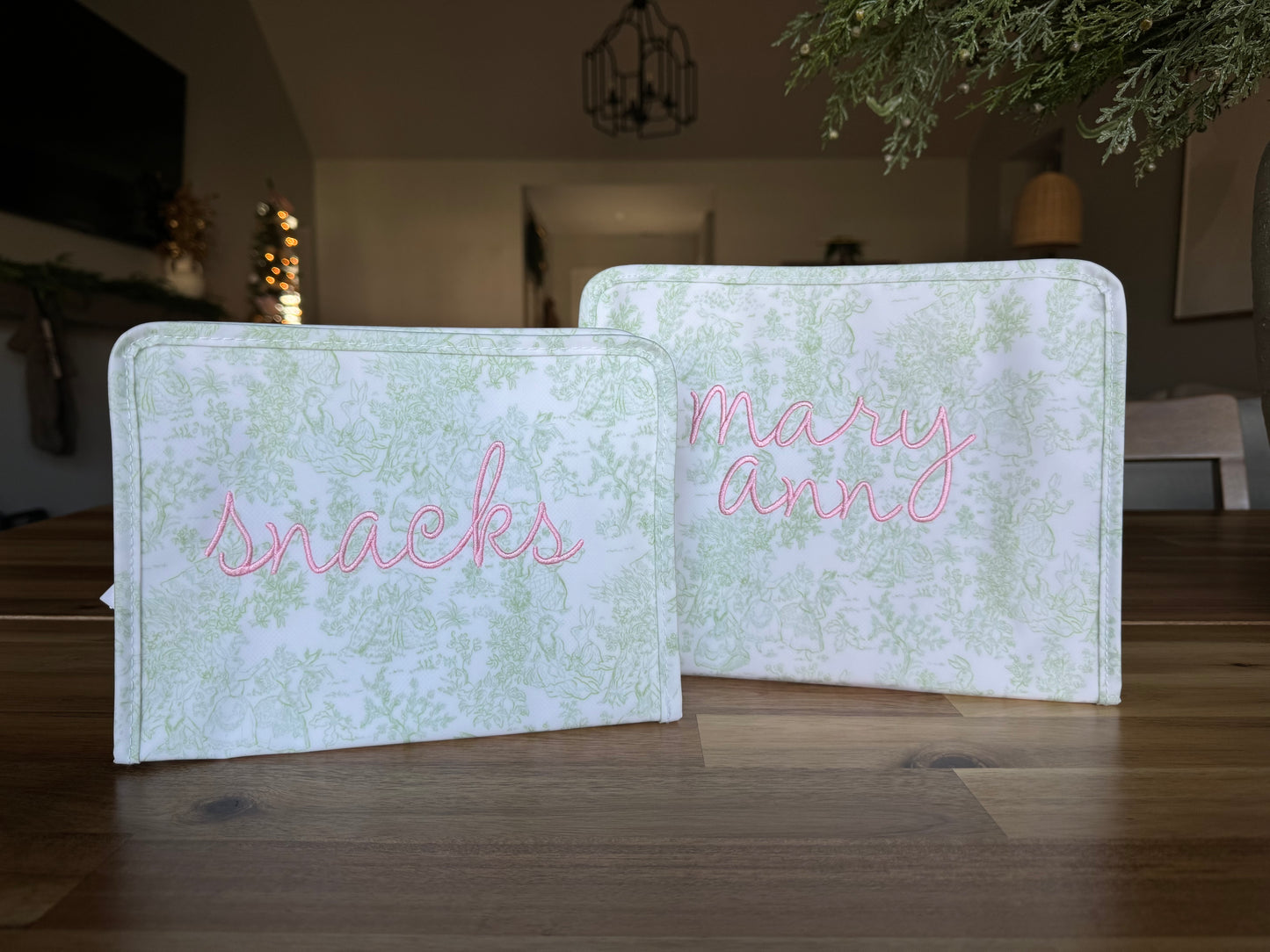 TRVL MEDIUM GREEN TOILE ROADIE