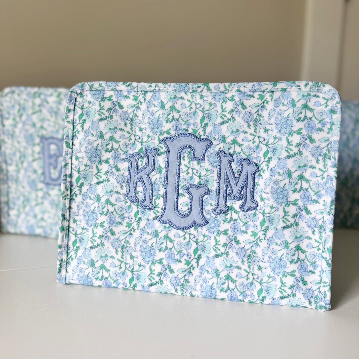 TRVL HAMPTON FLORAL LARGE ROADIE