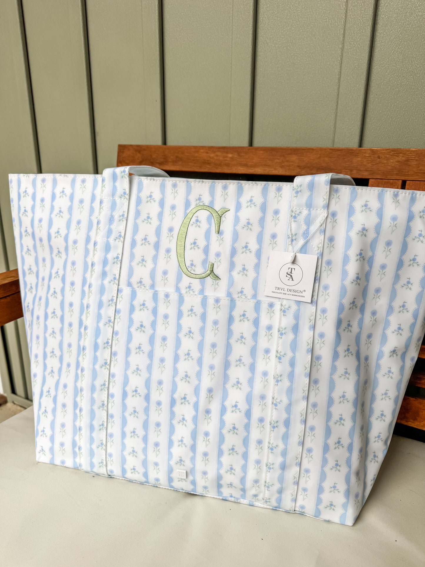 TRVL BLUE RIBBON FLORAL JUMBO TOTE