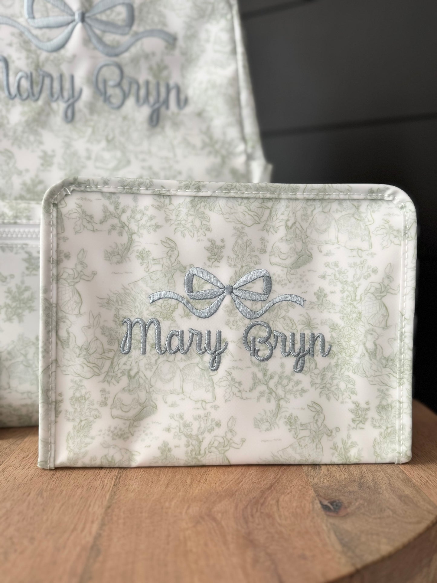TRVL LARGE GREEN TOILE ROADIE