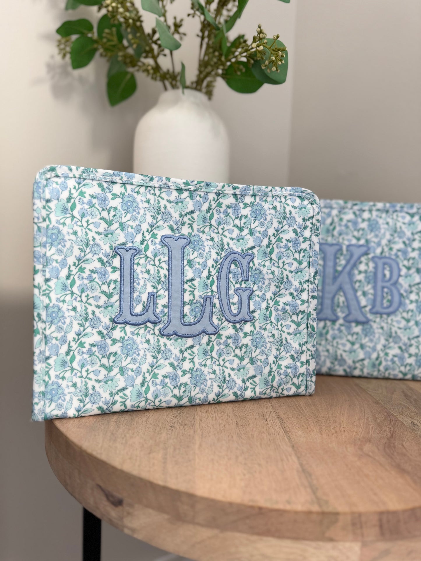 TRVL HAMPTON FLORAL LARGE ROADIE