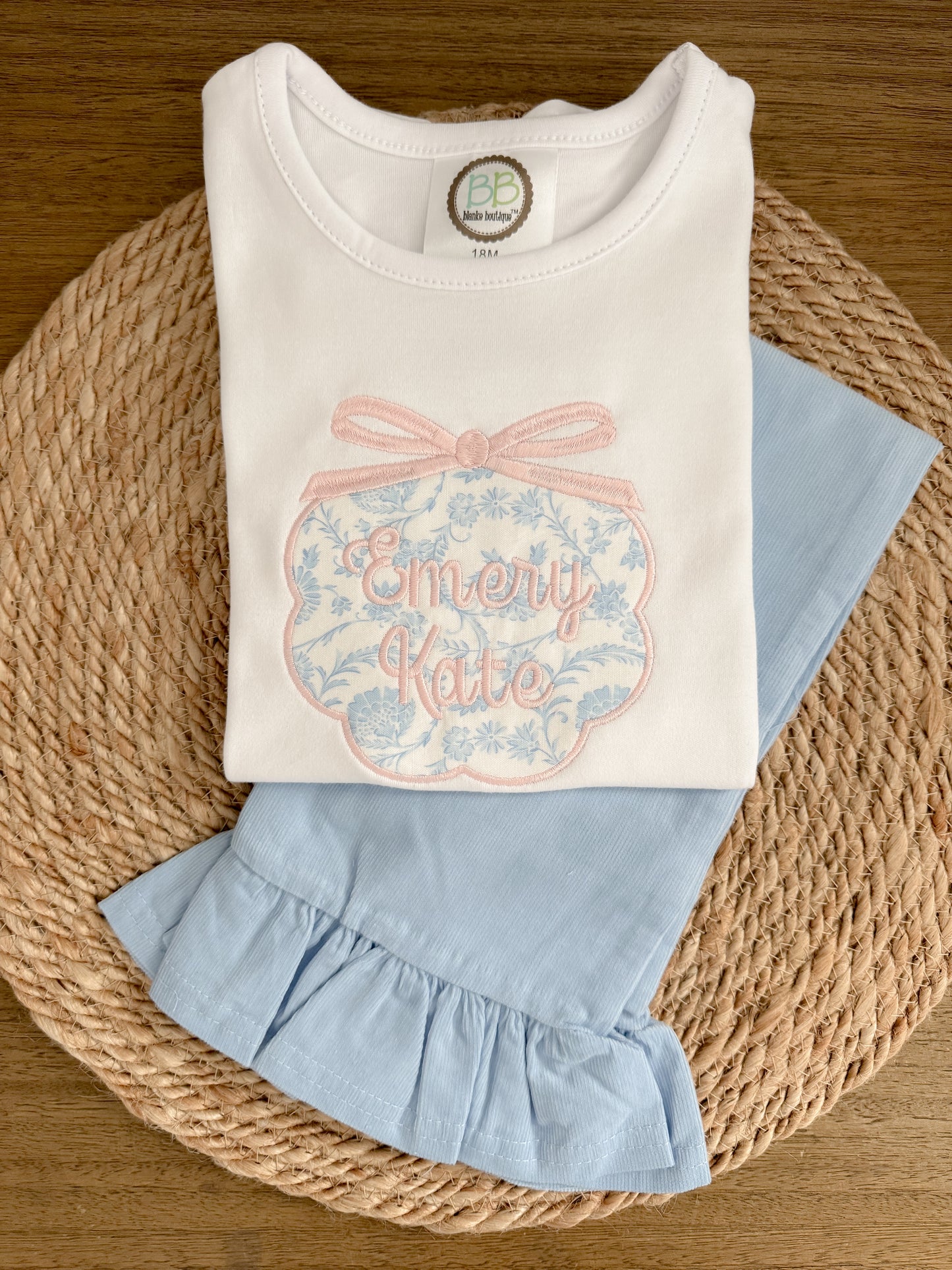 Appliqué Floral Crest Set