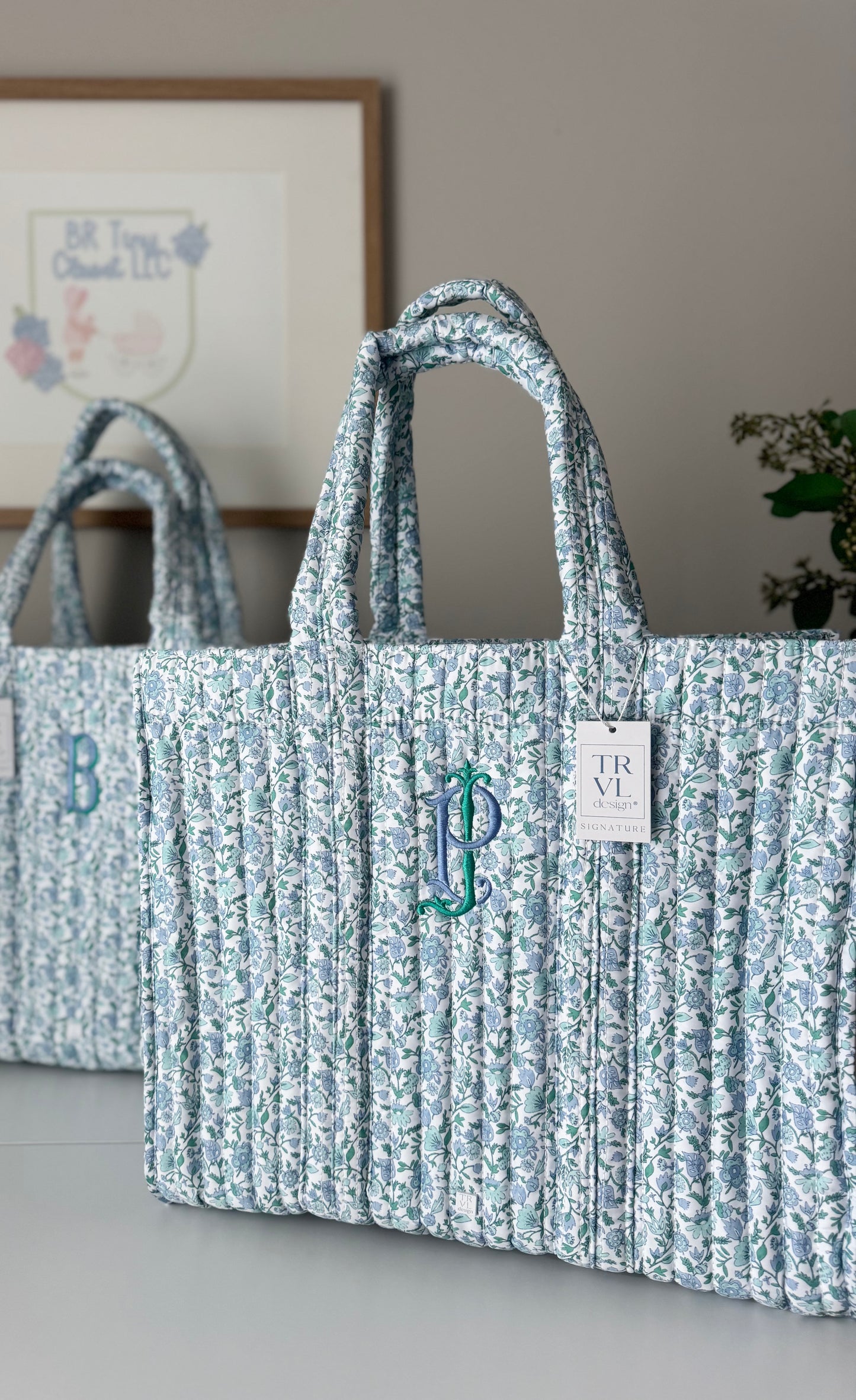 TRVL HAMPTON FLORAL GO GO TOTE *backorder*