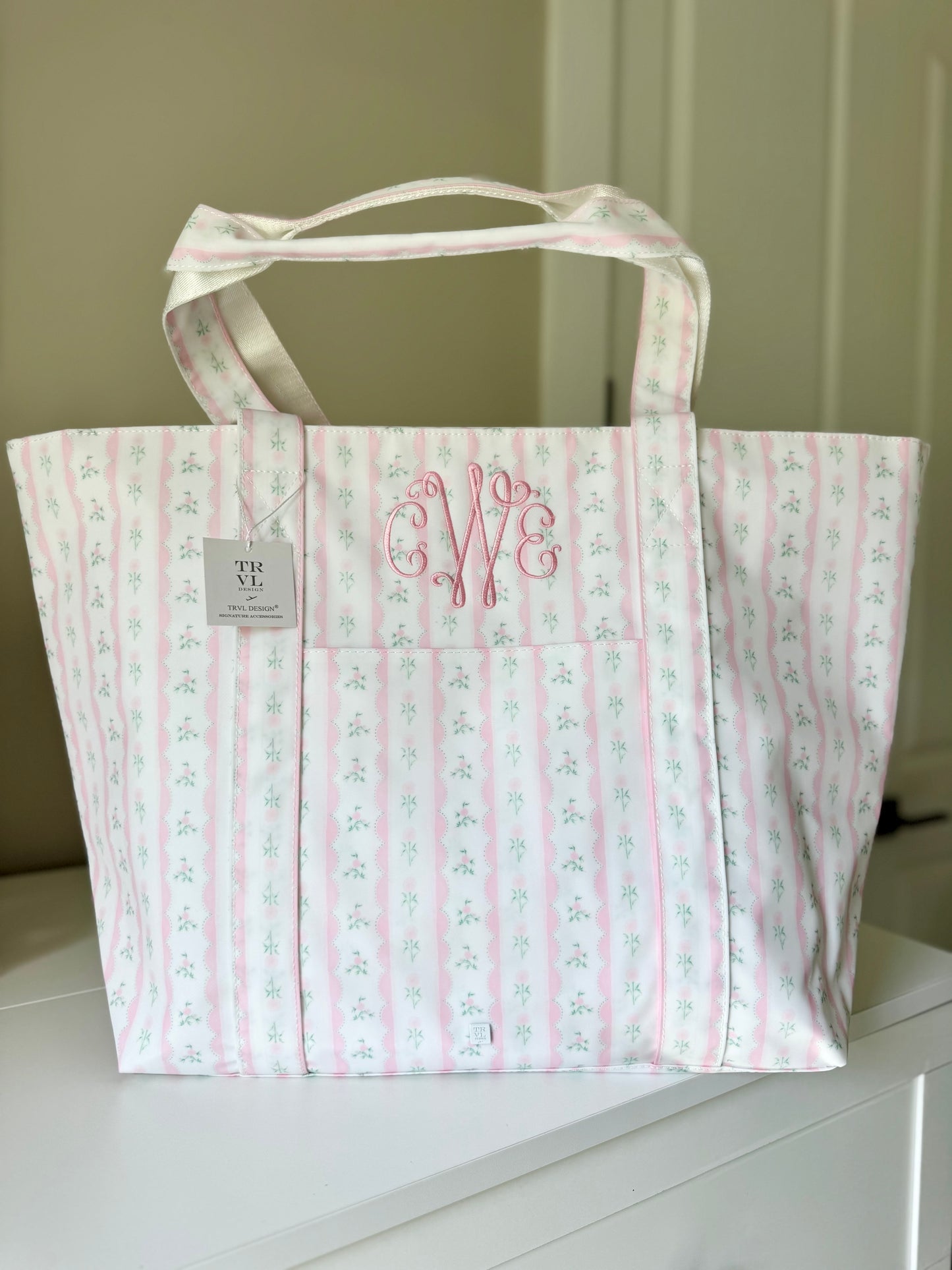 TRVL PINK RIBBON FLORAL JUMBO TOTE
