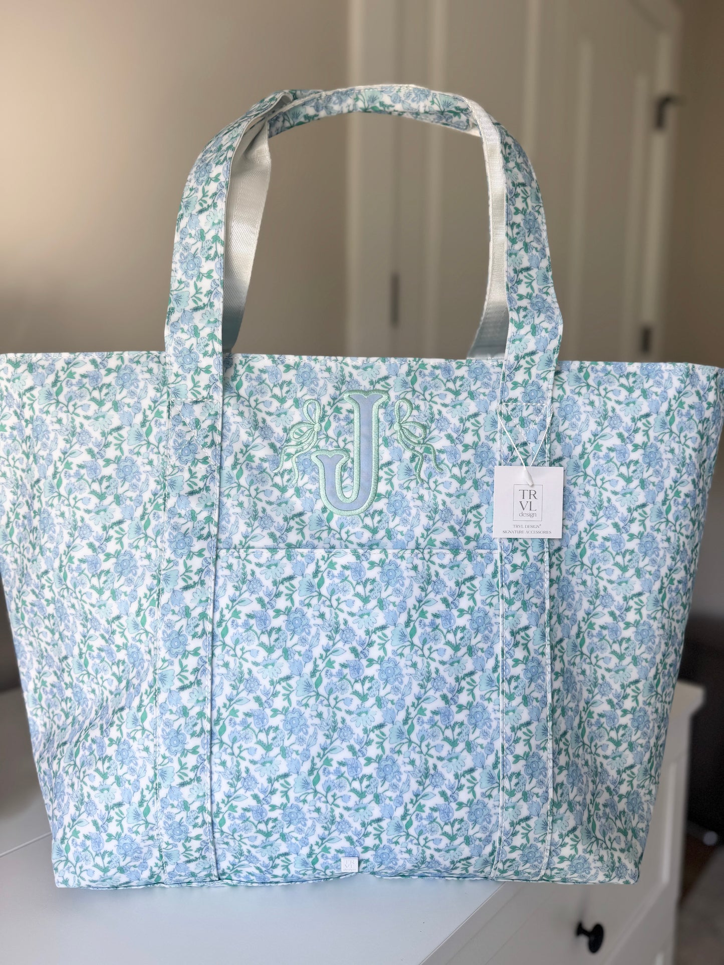 TRVL HAMPTON FLORAL JUMBO TOTE