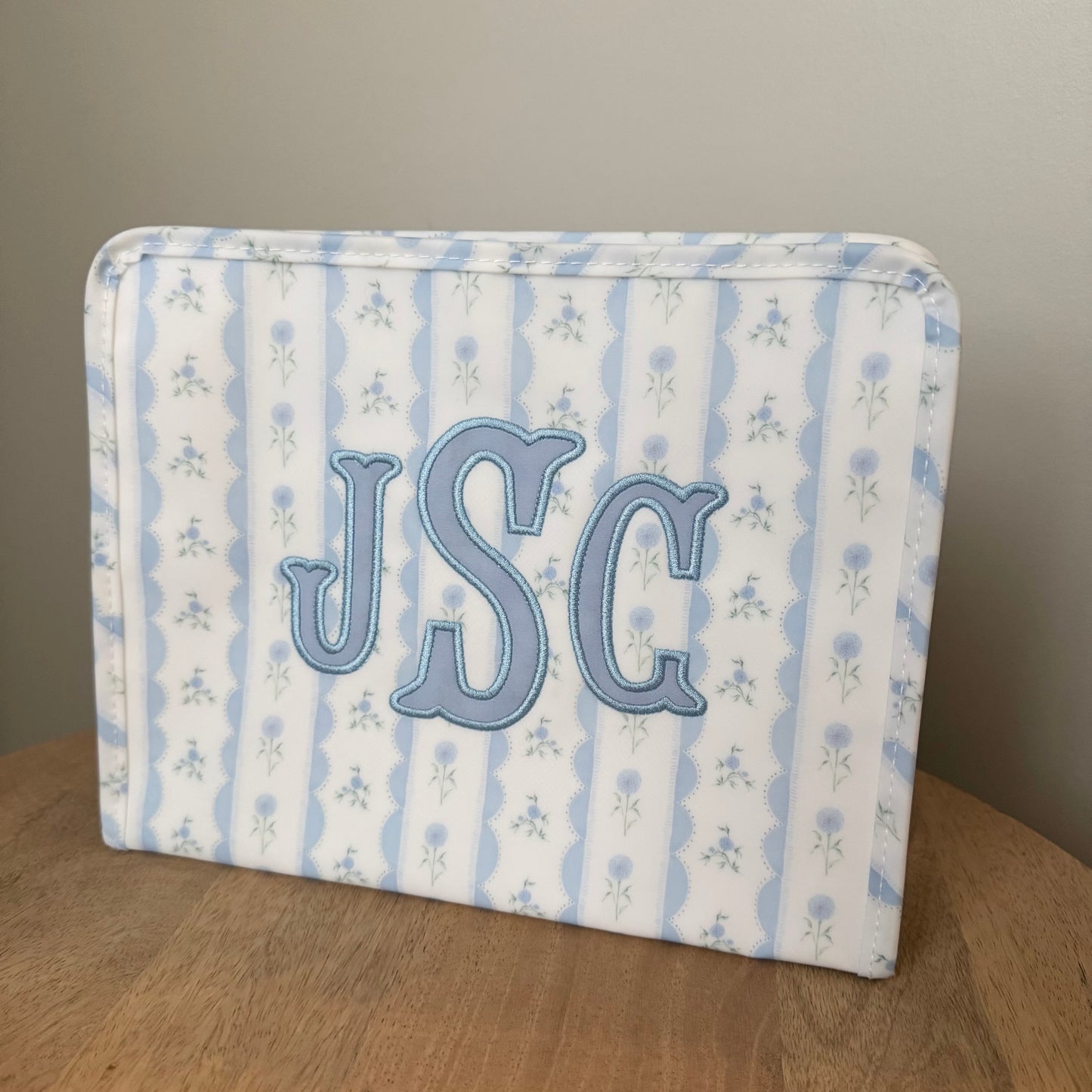 TRVL LARGE BLUE RIBBON FLORAL ROADIE