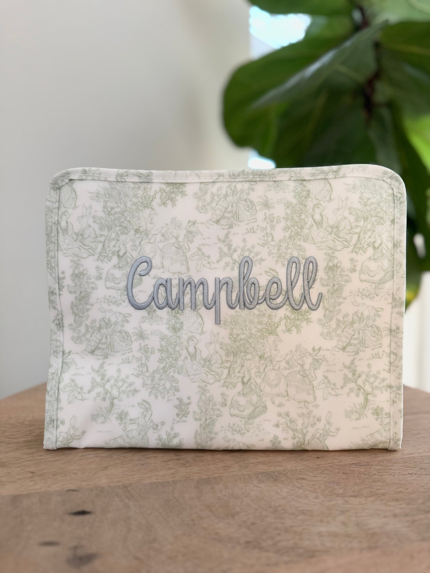 TRVL LARGE GREEN TOILE ROADIE