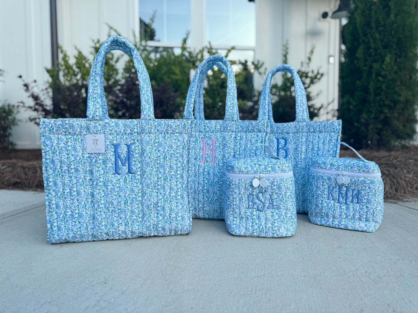 TRVL HAMPTON FLORAL GO GO TOTE *backorder 9/20*