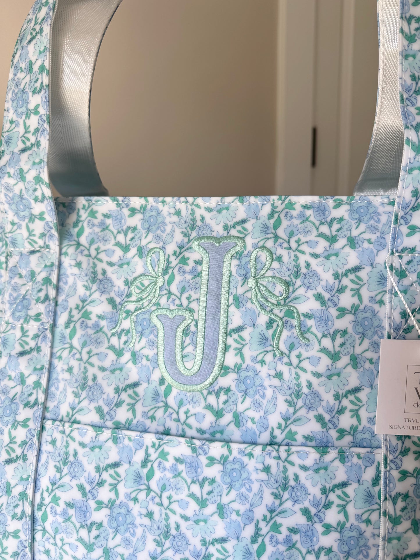 TRVL HAMPTON FLORAL JUMBO TOTE