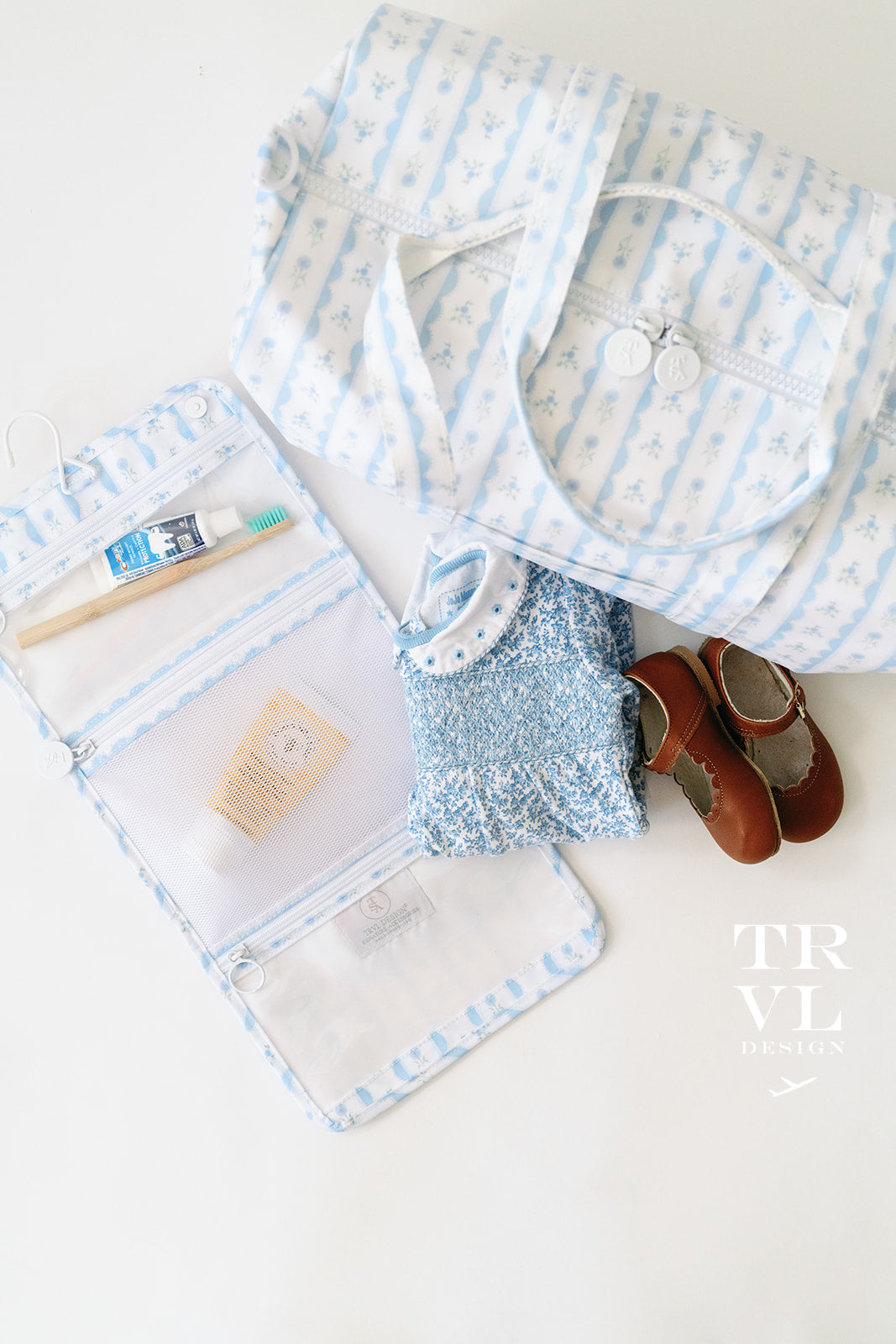 TRVL BLUE RIBBON FLORAL WEEKENDER DUFFEL