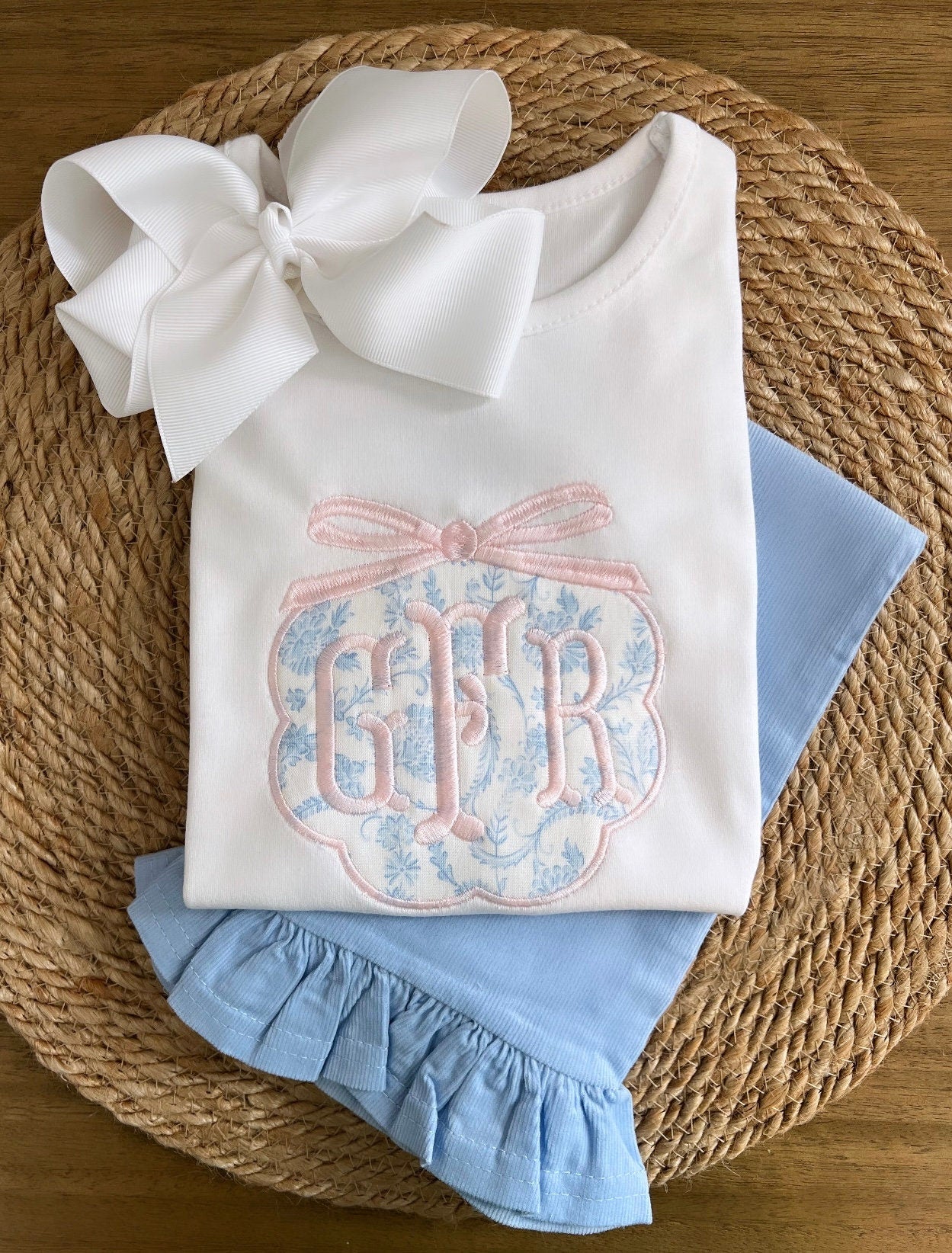 Appliqué Floral Crest Set