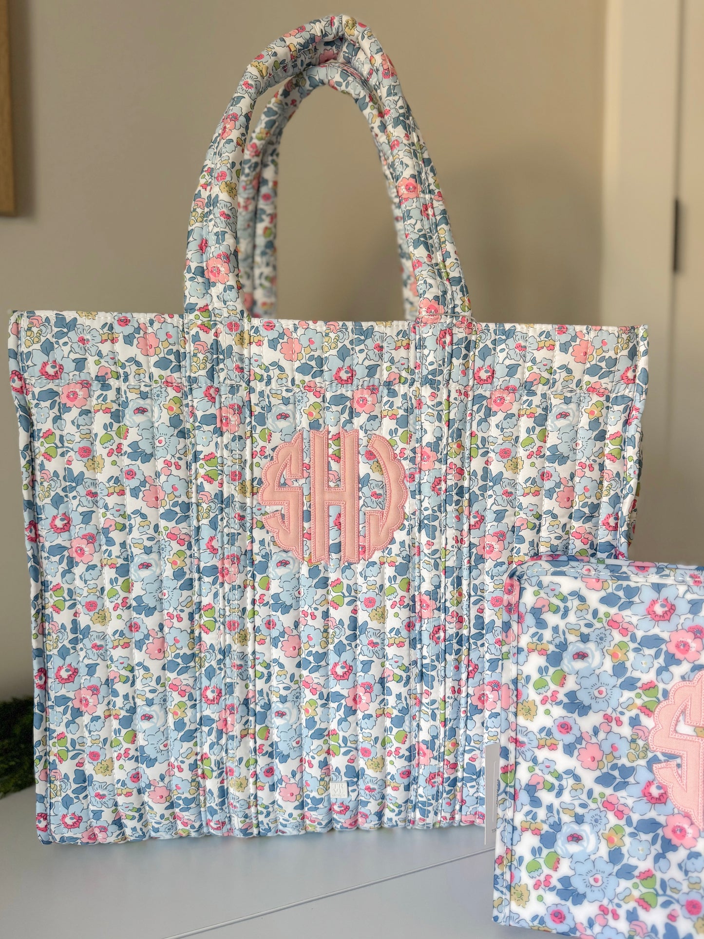 TRVL BRIDGEHAMPTON FLORAL GO GO TOTE