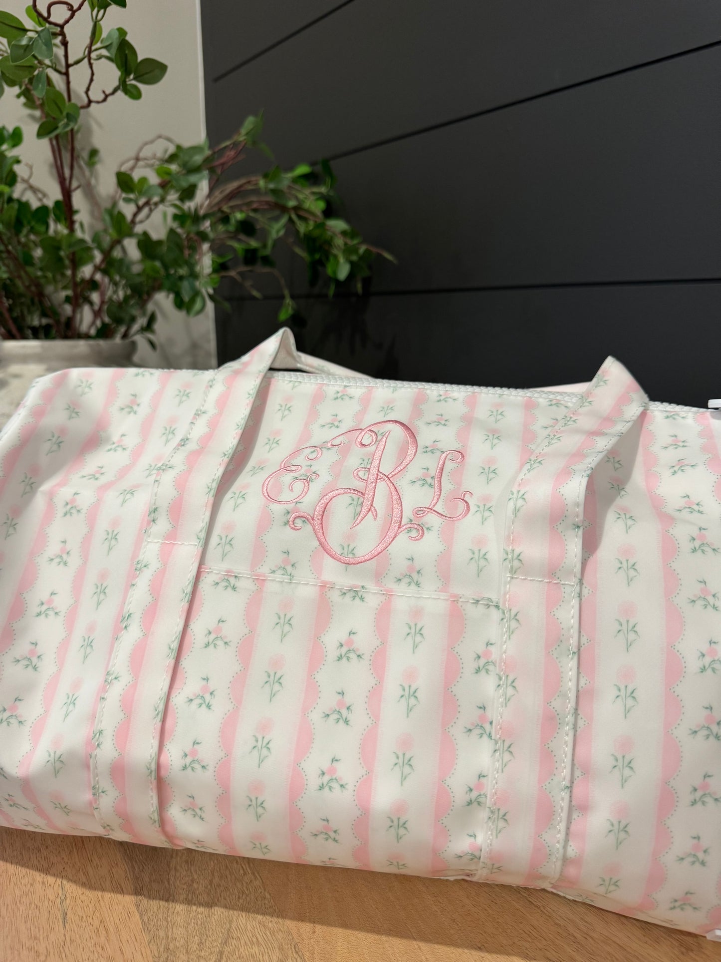 TRVL PINK RIBBON FLORAL WEEKENDER DUFFEL