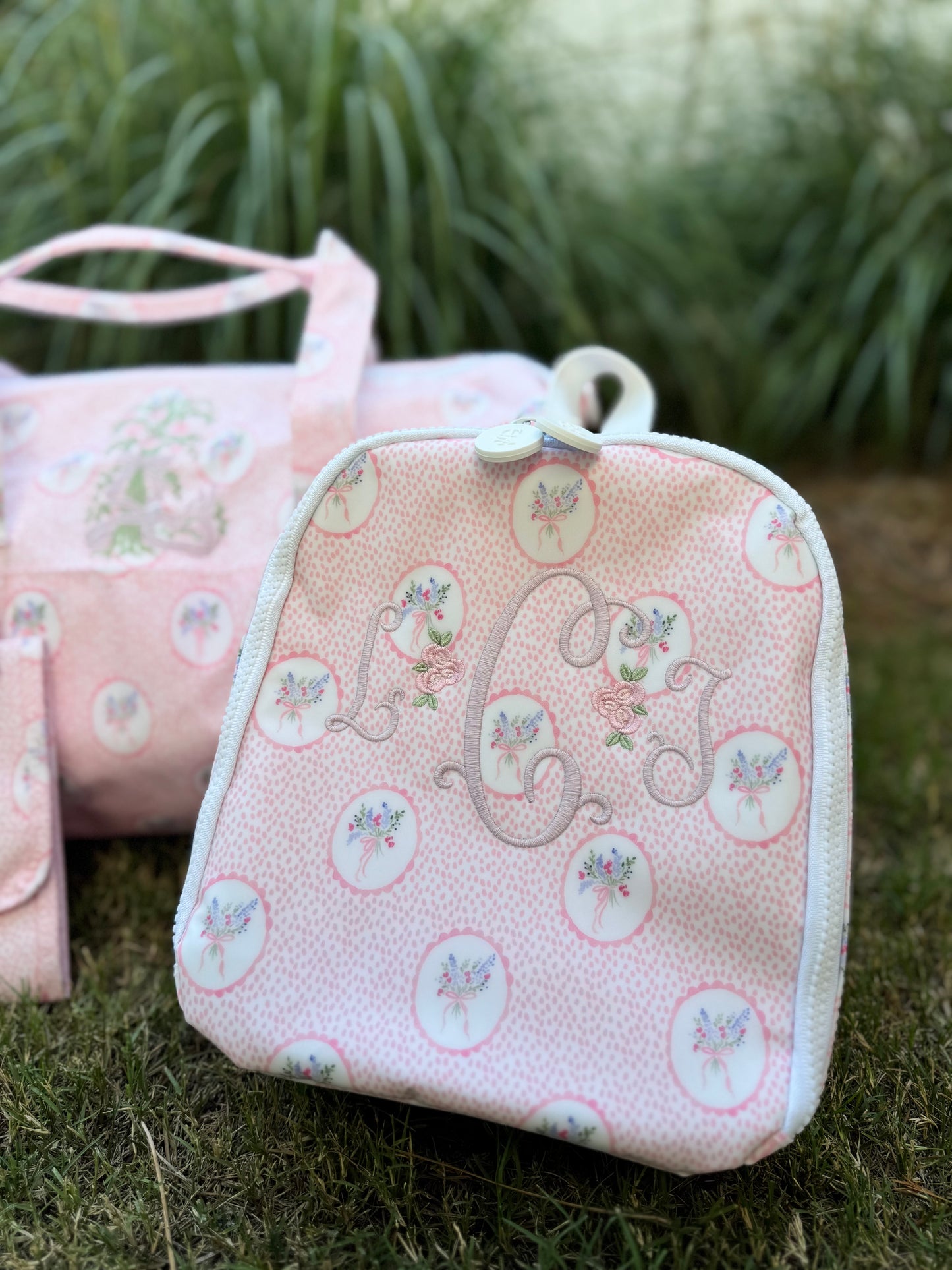 TRVL FLORAL MEDALLION LUNCHBOX