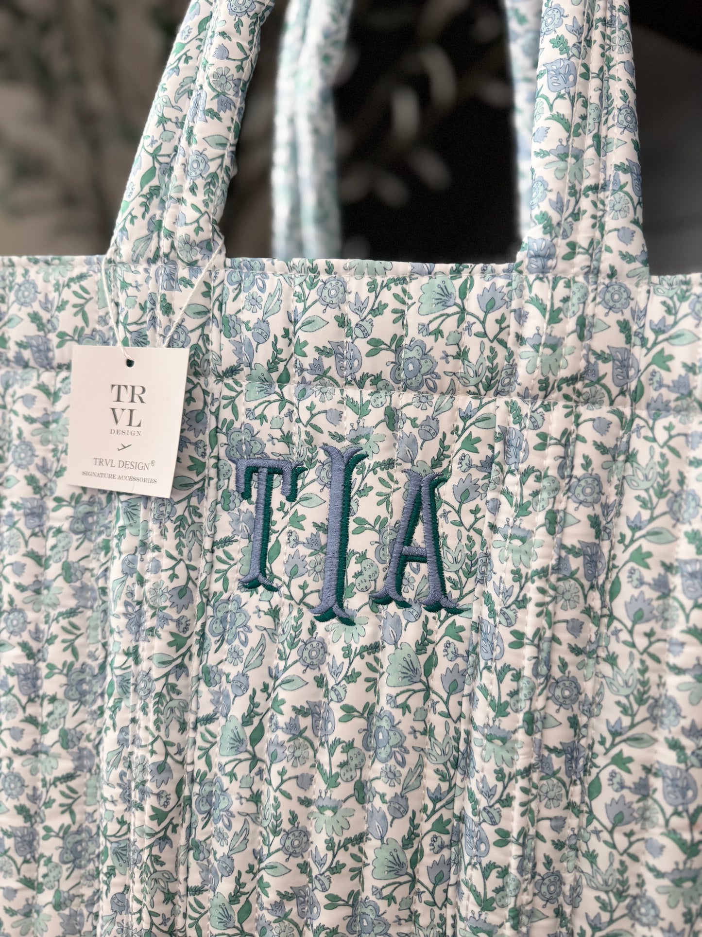 TRVL HAMPTON FLORAL GO GO TOTE *backorder 9/20*