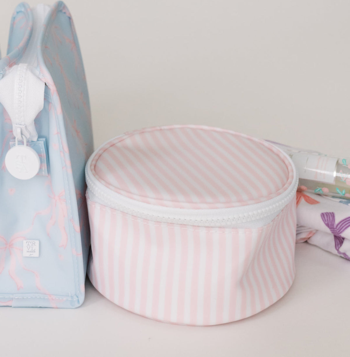 TRVL ROUND CASE PINK PIMLICO STRIPE