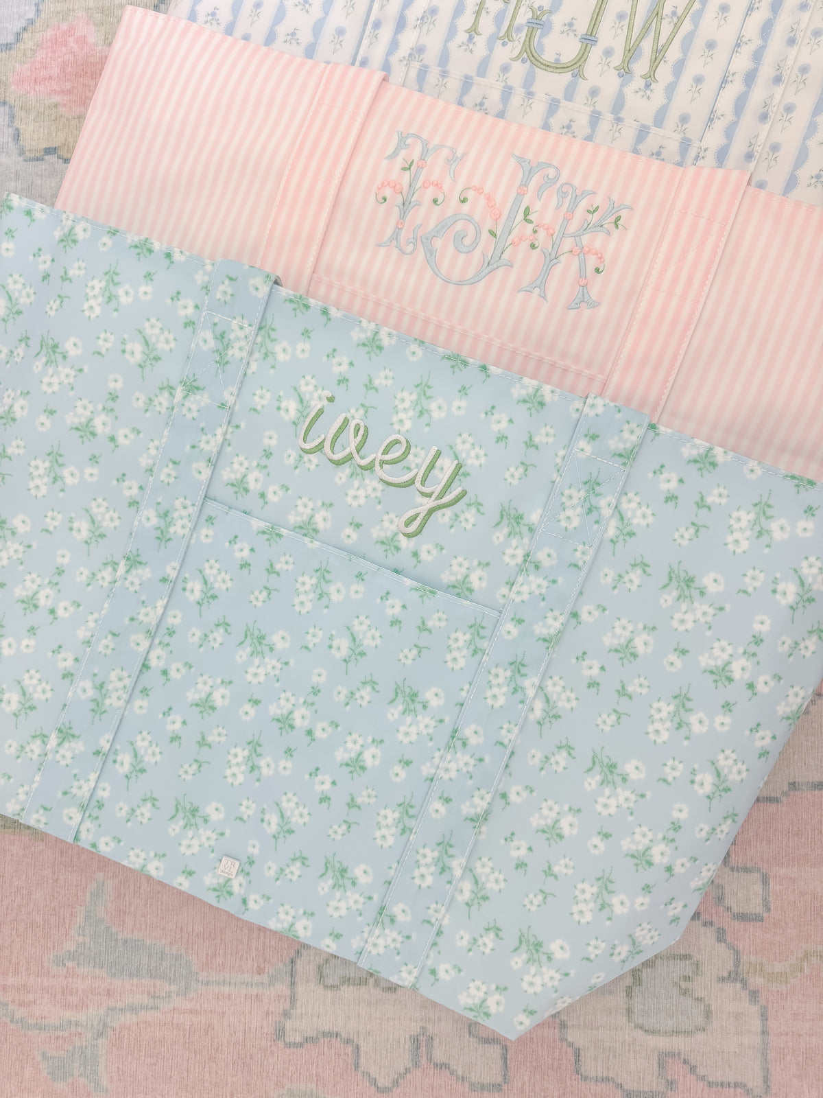 TRVL KIKI FLORAL JUMBO TOTE