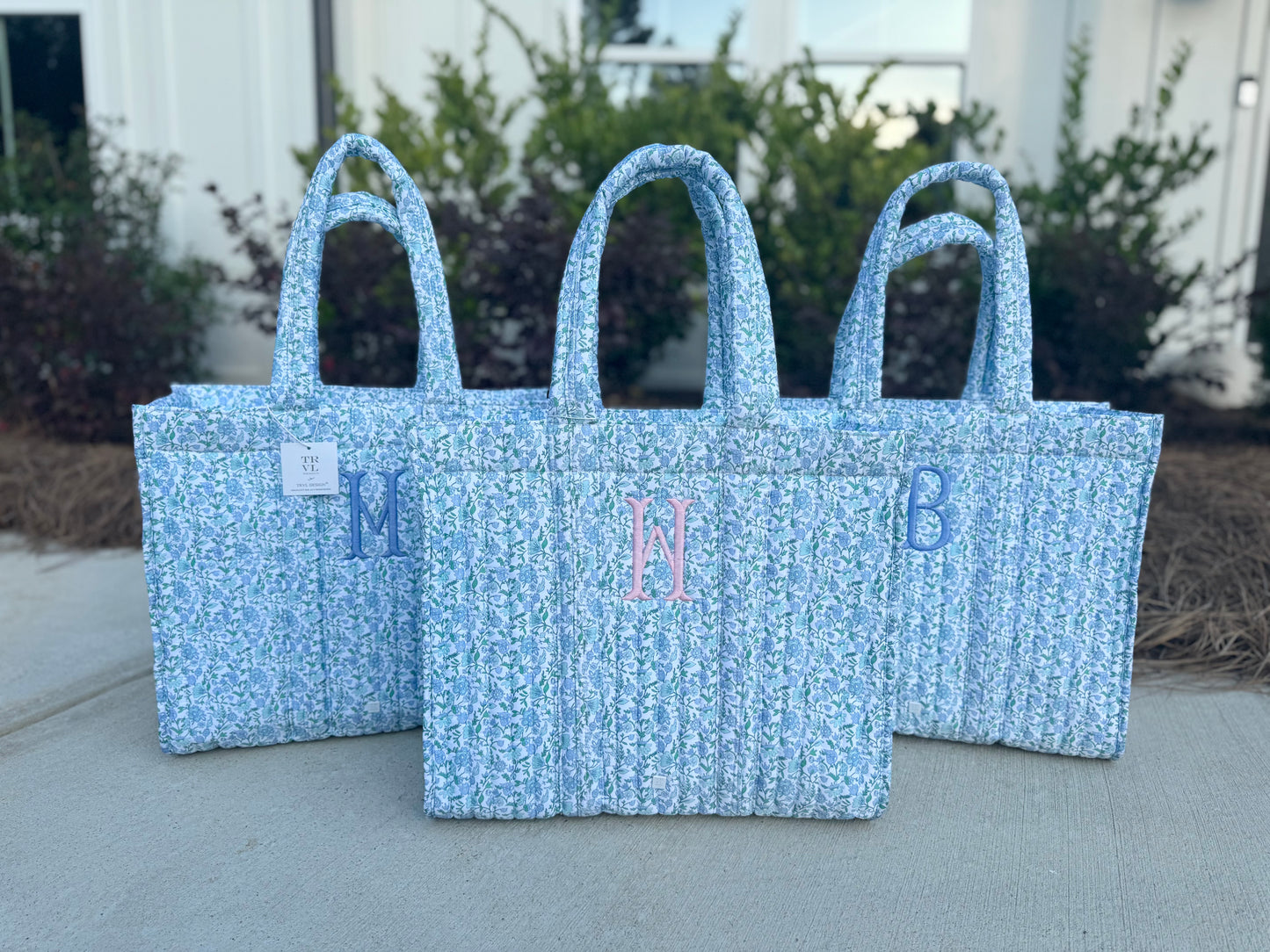 TRVL HAMPTON FLORAL GO GO TOTE *backorder 9/20*