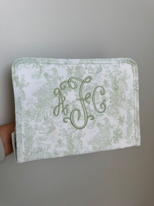 TRVL MEDIUM GREEN TOILE ROADIE