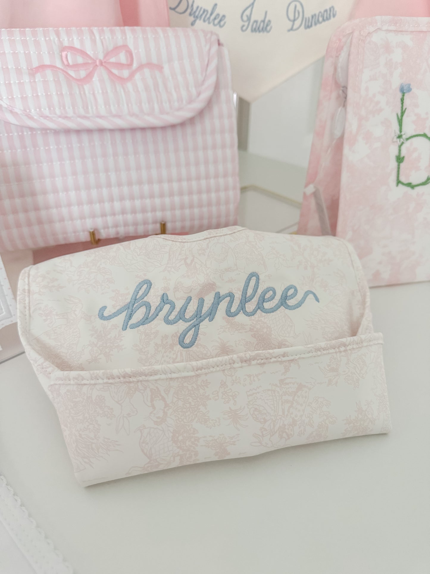 TRVL PINK TOILE CATCH ALL BIB