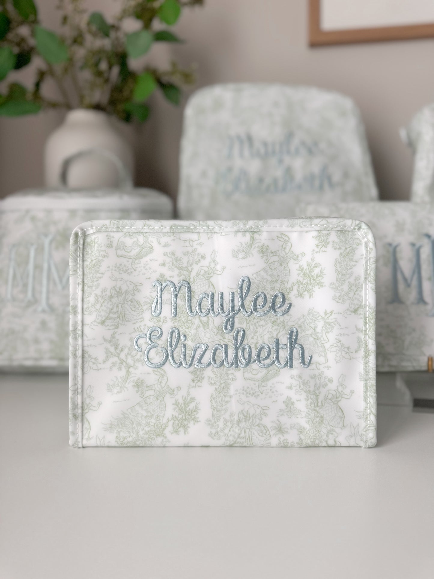 TRVL LARGE GREEN TOILE ROADIE