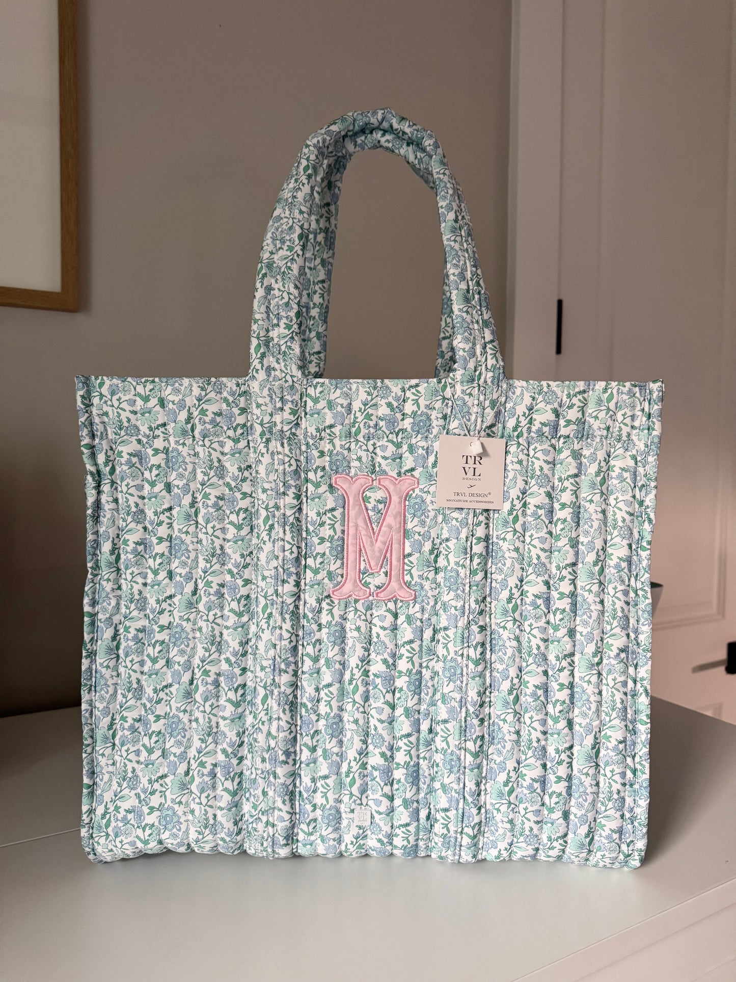TRVL HAMPTON FLORAL GO GO TOTE *backorder 9/20*